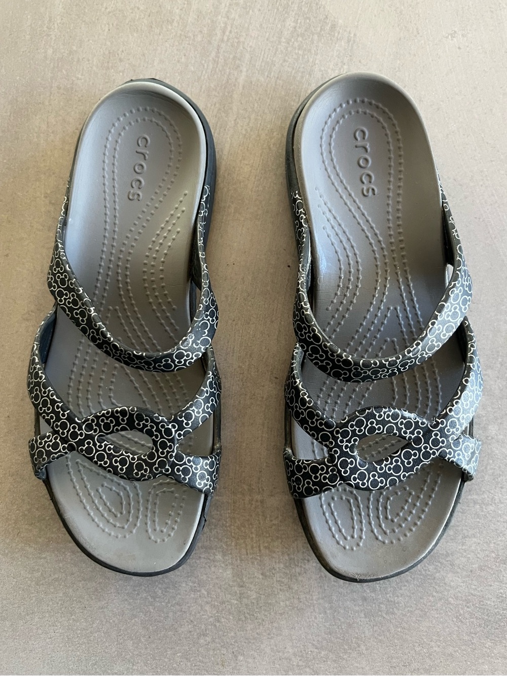 CROCS Women’s Black Sandal with Gray Footbed and Patterned Straps
